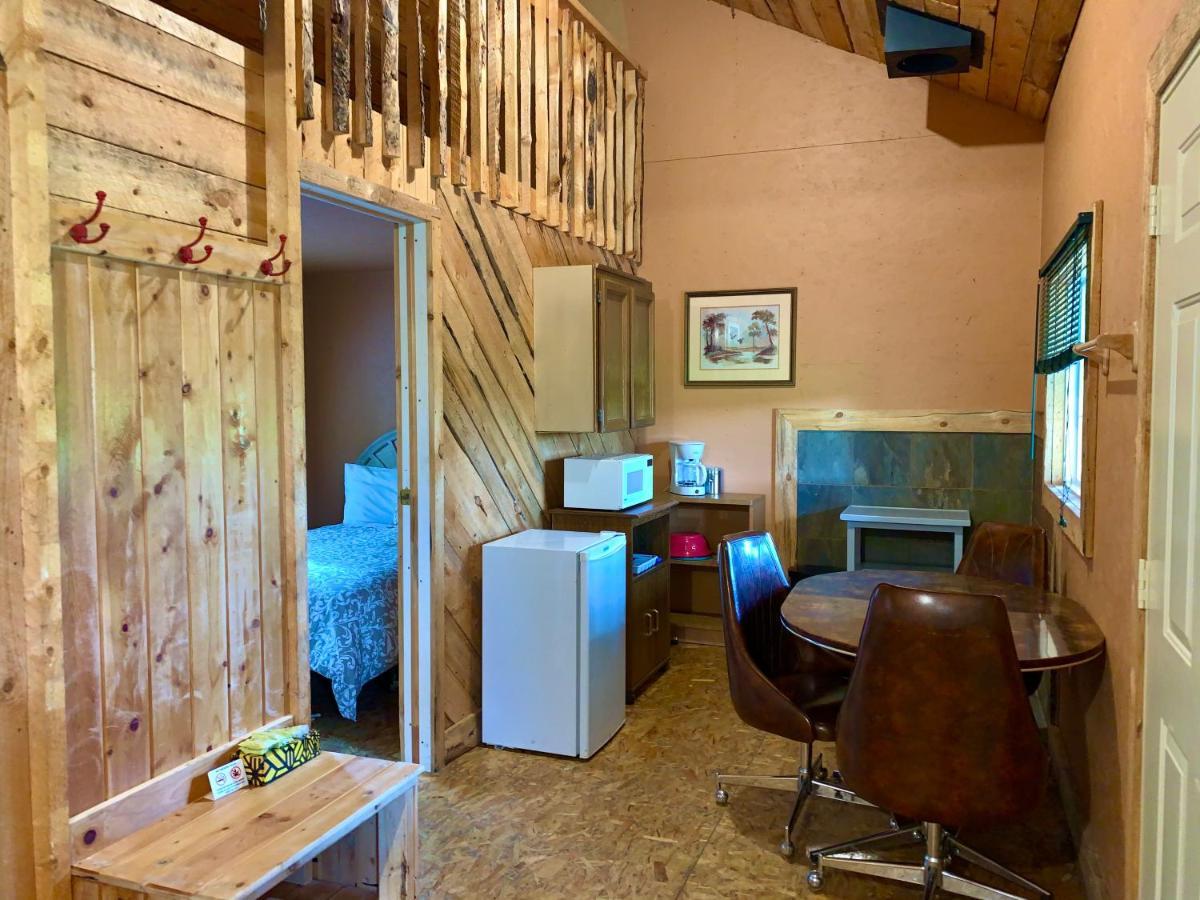 Schott'S Lake Conference & Resort Sundre Esterno foto